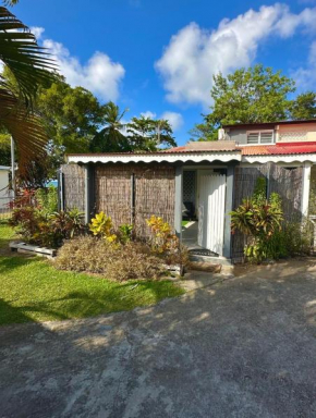 bungalow pied dans l'eau-Tartane